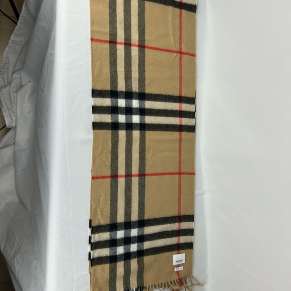 Burberry Beige Giant House Check Scarf 168cm x 30cm Retail $840 NWTs - Picture 5 of 16